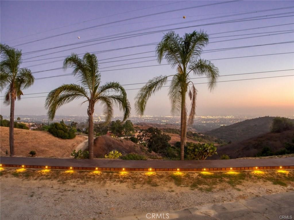 https://media.crmls.org/medias/c8a607bc-dc47-421c-901b-c843caf08a5d.jpg?preset=X-Large