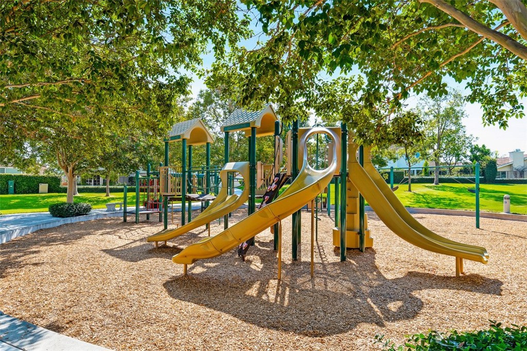 https://media.crmls.org/medias/c8a60c45-2c77-4ad8-be92-6382c6b7d8b9.jpg?preset=X-Large