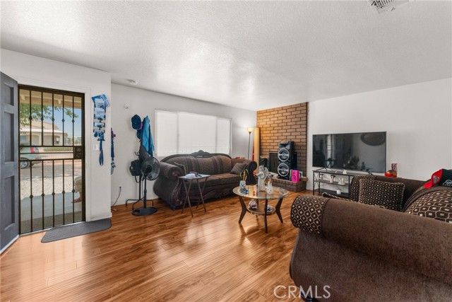 15419 Wichita Road, Apple Valley CA: https://media.crmls.org/medias/c8a6fcc7-b348-46ce-a20e-545e4565c71f.jpg