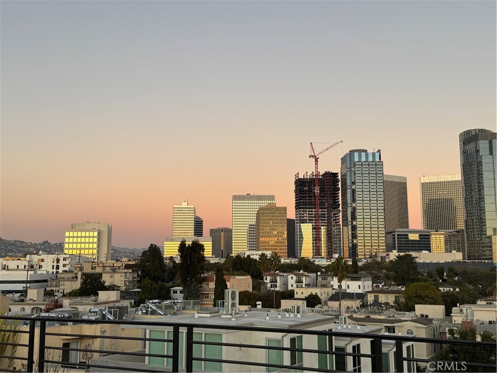 https://media.crmls.org/medias/c8a704c2-4b27-4046-9fd7-a79834789062.jpg?preset=X-Large