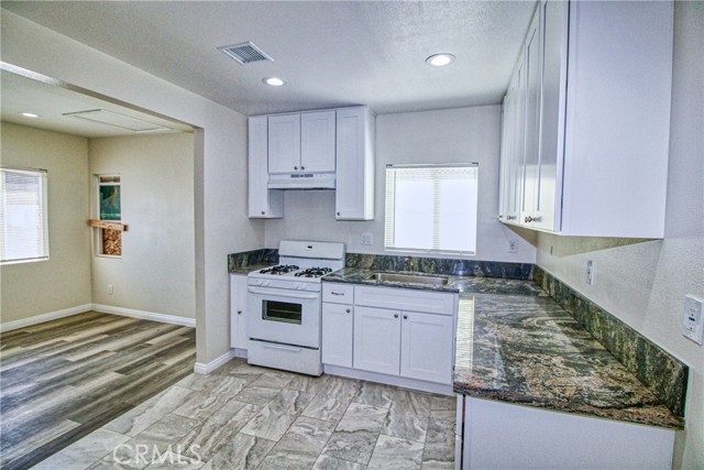 Detail Gallery Image 2 of 20 For 128 N Sheridan St, Corona,  CA 92882 - 3 Beds | 3 Baths