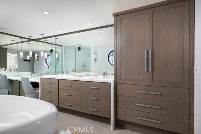 604 Begonia Avenue, Corona del Mar CA: https://media.crmls.org/medias/c8a7a2dc-aadd-46c7-a494-a34535e40863.jpg