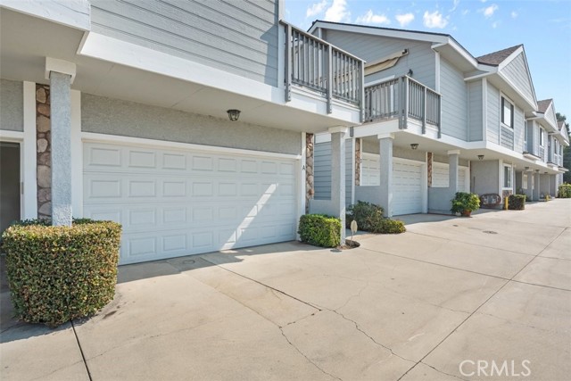 221 Violet Avenue, Monrovia CA: https://media.crmls.org/medias/c8a9e0a0-4247-43eb-8bb7-5b90b26a6a8a.jpg