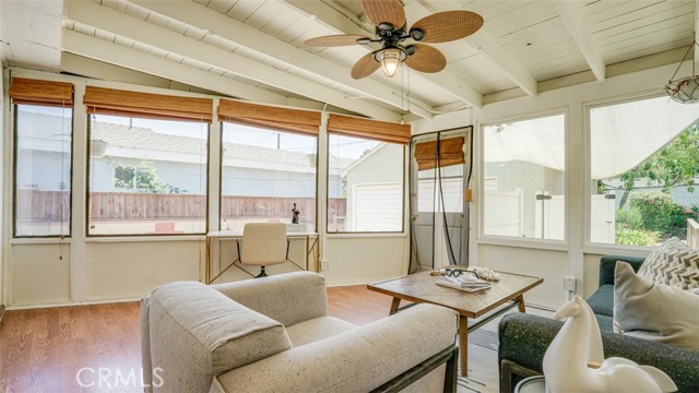 525 N Mariposa Street, Burbank CA: https://media.crmls.org/medias/c8ad66d5-da8b-4e44-a12c-9f7b1cd39ca4.jpg