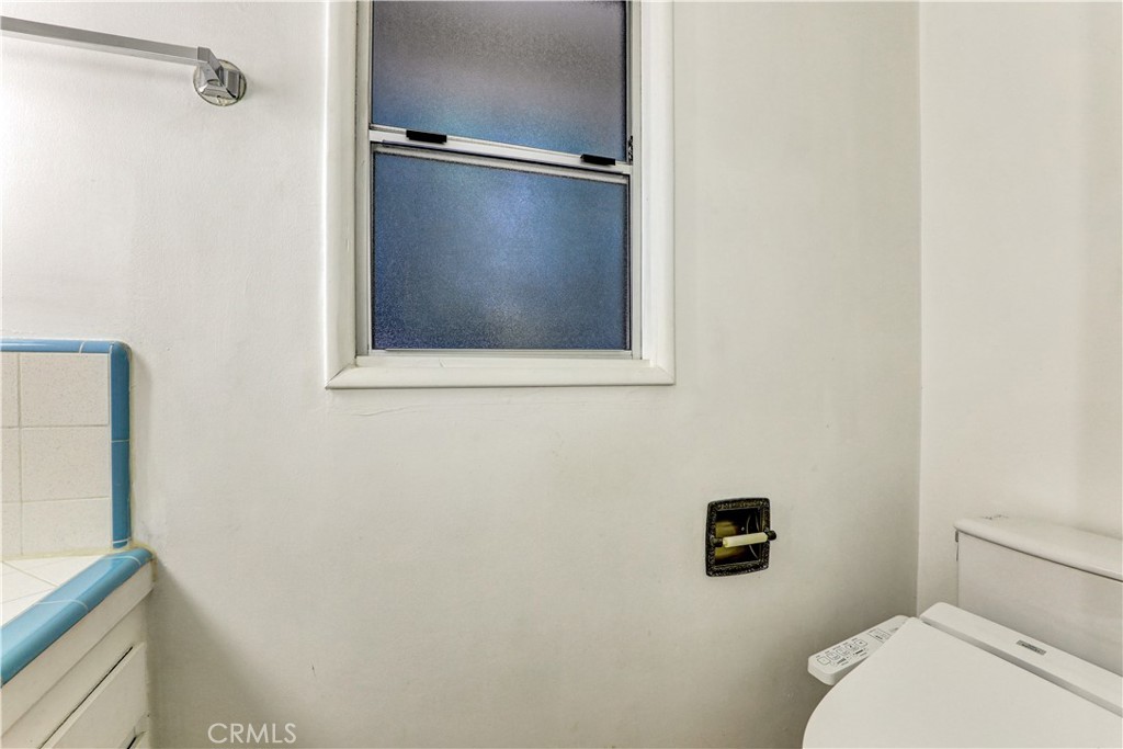 https://media.crmls.org/medias/c8ae4919-b66b-43cf-8a5c-79545ac215d9.jpg?preset=X-Large