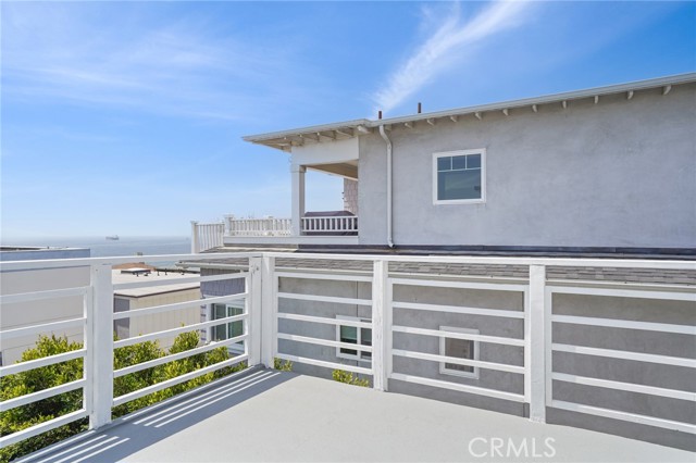 221 33rd Street, Manhattan Beach, California 90266, 3 Bedrooms Bedrooms, ,1 BathroomBathrooms,Residential,Sold,33rd,SB22087208