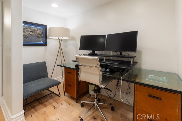 Detail Gallery Image 18 of 21 For 820 S Bedford St #102,  Los Angeles,  CA 90035 - 2 Beds | 2/1 Baths