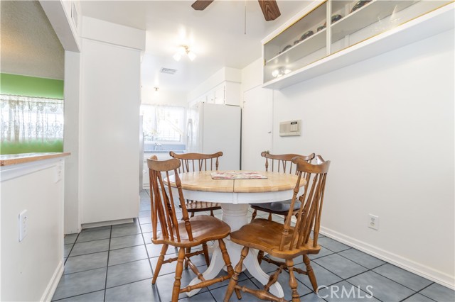 Detail Gallery Image 11 of 34 For 8811 Hayvenhurst Ave, North Hills,  CA 91343 - 4 Beds | 2 Baths