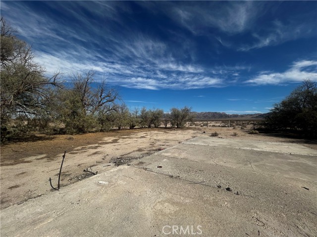 87780 Amboy Road, Amboy CA: https://media.crmls.org/medias/c8af5cc4-2875-42b5-856e-00cd014341d6.jpg