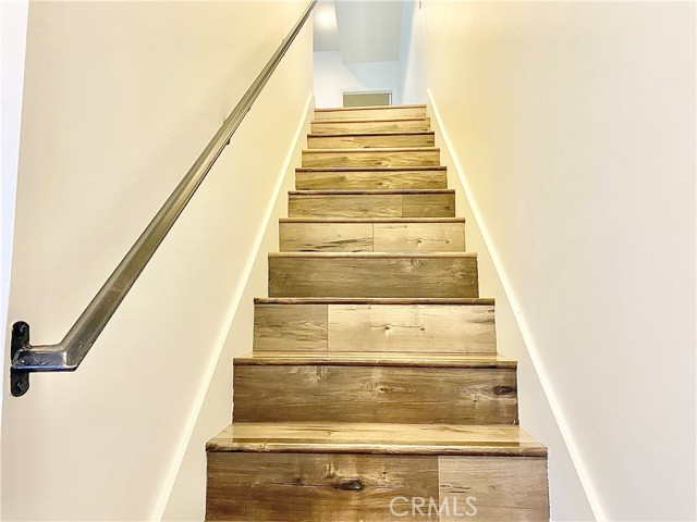 Detail Gallery Image 22 of 37 For 7327 Kester Ave #2,  Van Nuys,  CA 91405 - 3 Beds | 3/1 Baths