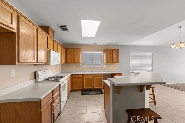 Detail Gallery Image 9 of 25 For 3817 Harris Rd, Bakersfield,  CA 93313 - 4 Beds | 2 Baths