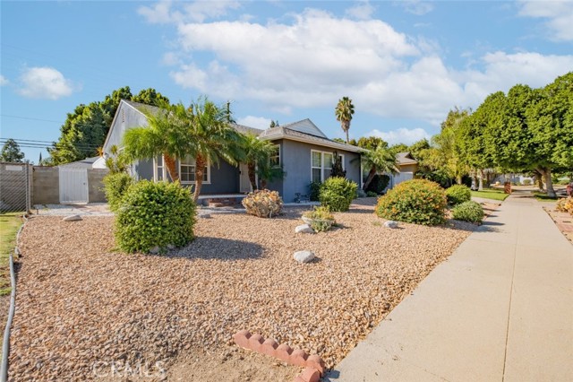 16908 Los Alimos Street, Granada Hills CA: https://media.crmls.org/medias/c8b0a90d-c217-4ab1-ac82-4fbdce8ebdd6.jpg