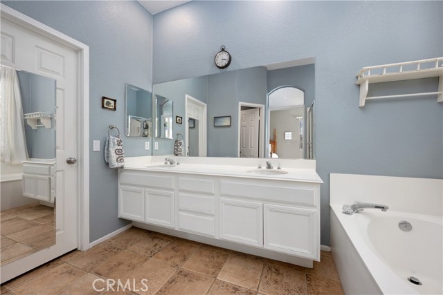 42708 Mountain Shadow Road, Murrieta CA: https://media.crmls.org/medias/c8b10553-86f7-4b4c-86e3-6ede529832ab.jpg