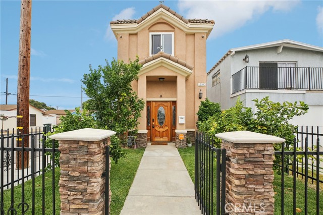 Detail Gallery Image 1 of 1 For 12362 211th St, Hawaiian Gardens,  CA 90716 - 3 Beds | 2 Baths