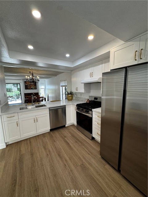 Detail Gallery Image 7 of 31 For 5760 Owensmouth Ave #28,  Woodland Hills,  CA 91367 - 2 Beds | 1/1 Baths