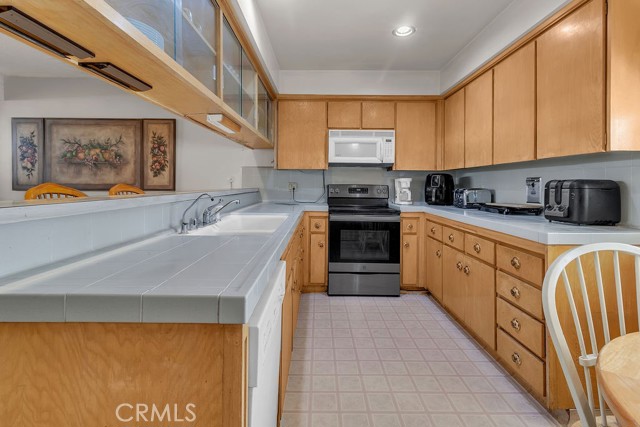 Detail Gallery Image 8 of 28 For 5348 Fairview Bld #3,  Ladera Heights,  CA 90056 - 2 Beds | 2/1 Baths