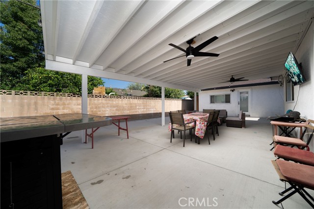 9966 Vernon Avenue, Montclair CA: https://media.crmls.org/medias/c8b2e02a-e63d-4a5e-8815-dbecafbd796d.jpg