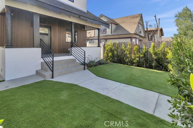 629 Olive Avenue, Long Beach CA: https://media.crmls.org/medias/c8b3169d-3930-4a7f-b594-694efaa971c2.jpg