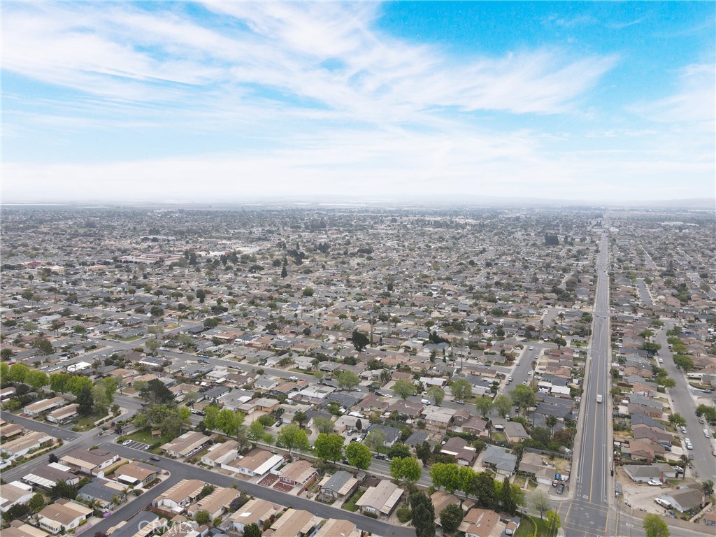 https://media.crmls.org/medias/c8b3625d-14f9-43a7-b780-a57163c6ee2f.jpg?preset=X-Large