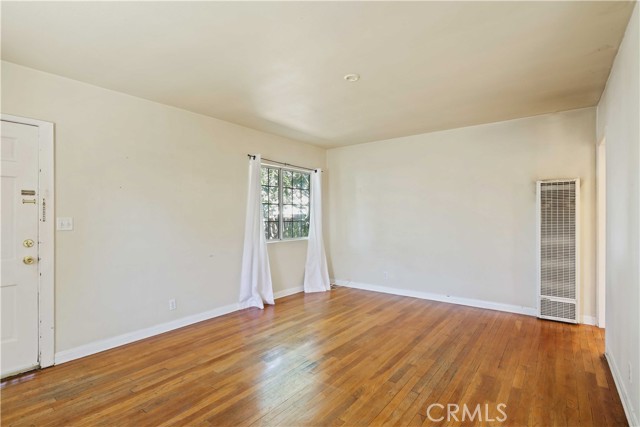 Detail Gallery Image 4 of 23 For 5940 Cedros Ave, Van Nuys,  CA 91411 - 2 Beds | 1 Baths