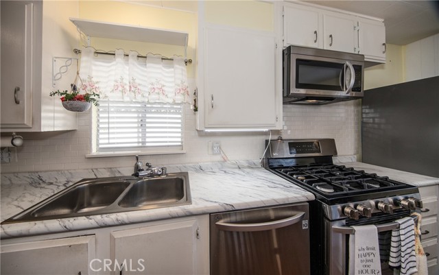 Detail Gallery Image 7 of 22 For 1251 E Lugonia Ave #123,  Redlands,  CA 92374 - 2 Beds | 2 Baths