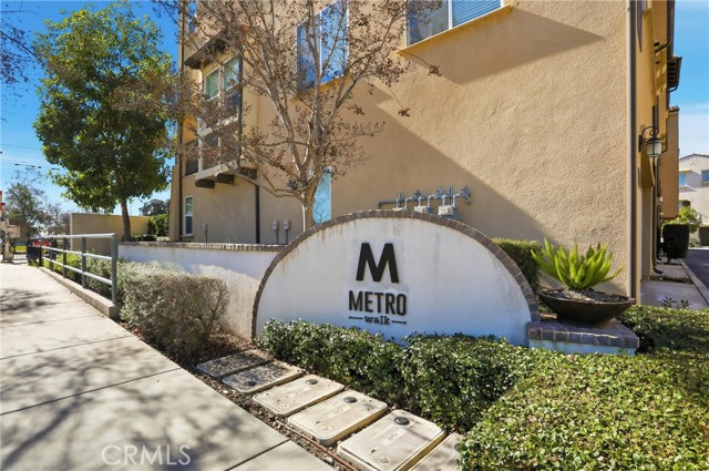 Detail Gallery Image 4 of 34 For 811 N Dalton Ave #105,  Azusa,  CA 91702 - 4 Beds | 3/1 Baths
