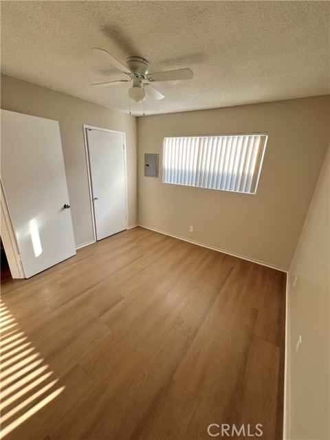 1004 E 5th Street, Long Beach CA: https://media.crmls.org/medias/c8b5db30-e1a7-4cf8-bbe6-dcc64032e5f4.jpg