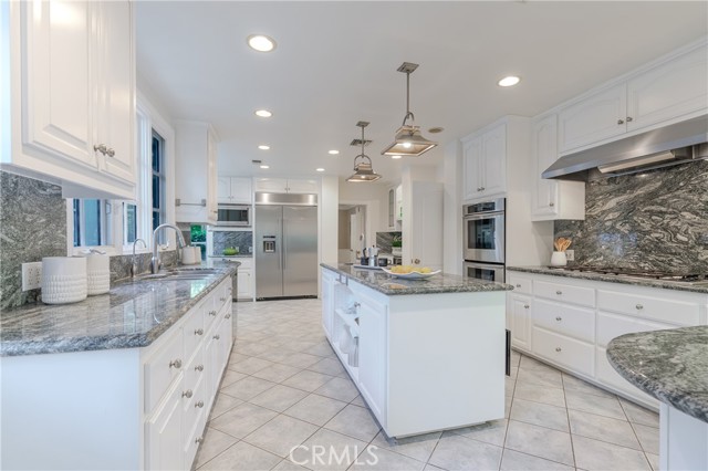 1354 Bedford Road, San Marino CA: https://media.crmls.org/medias/c8b5e920-7166-4a69-a8b5-cd50eee5a99d.jpg