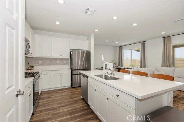 Detail Gallery Image 7 of 24 For 7672 Kuvera Bend, Riverside,  CA 92507 - 3 Beds | 2 Baths