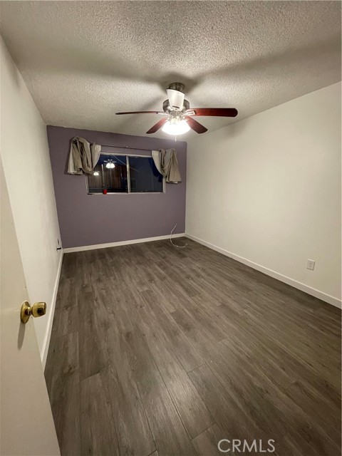 3325 Santa Fe Avenue, Long Beach CA: https://media.crmls.org/medias/c8b6d9d3-6ac1-4810-91e1-53ef2dd5f420.jpg