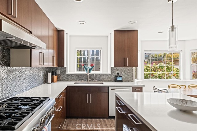 1646 1st Street, Manhattan Beach CA: https://media.crmls.org/medias/c8b701c8-d284-4cf3-ad37-6a9001a13433.jpg