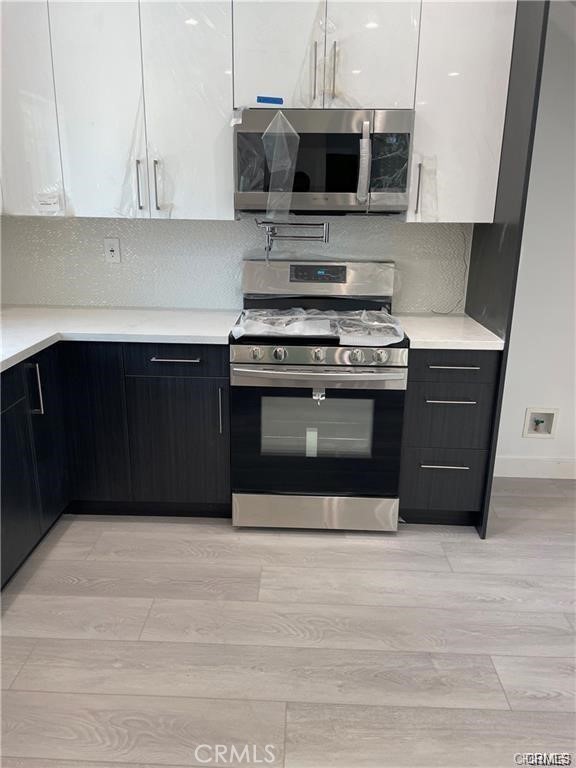 Detail Gallery Image 5 of 31 For 18403 Devonshire St, Northridge,  CA 91325 - 2 Beds | 2/1 Baths