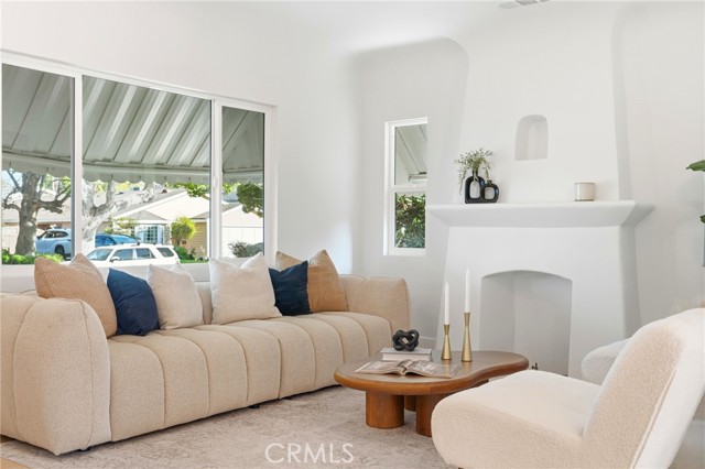 Detail Gallery Image 9 of 58 For 829 N Valley, Burbank,  CA 91505 - 2 Beds | 2 Baths