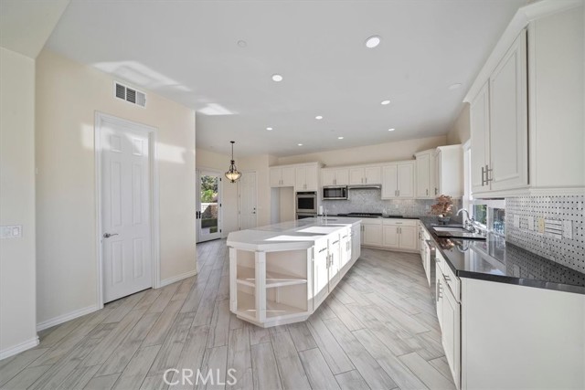 Detail Gallery Image 25 of 61 For 3094 Crystal Ridge Ln, Colton,  CA 92324 - 5 Beds | 5/1 Baths
