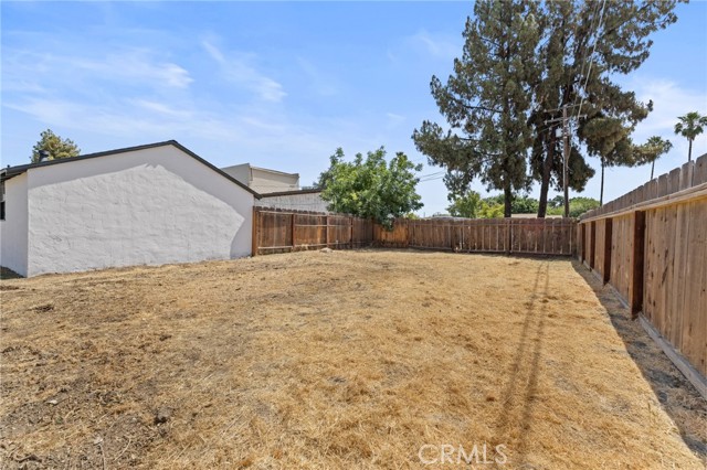 211 E Grangeville Boulevard, Hanford CA: https://media.crmls.org/medias/c8b82247-cb43-4c9f-8999-b07bcbed4443.jpg