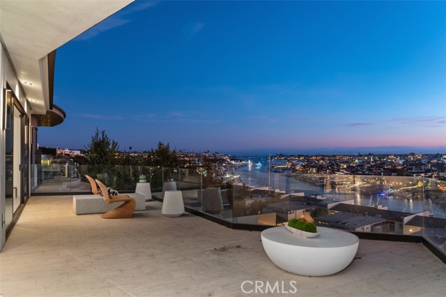 Detail Gallery Image 27 of 58 For 1207 Dolphin Ter, Corona Del Mar,  CA 92625 - 6 Beds | 6/2 Baths
