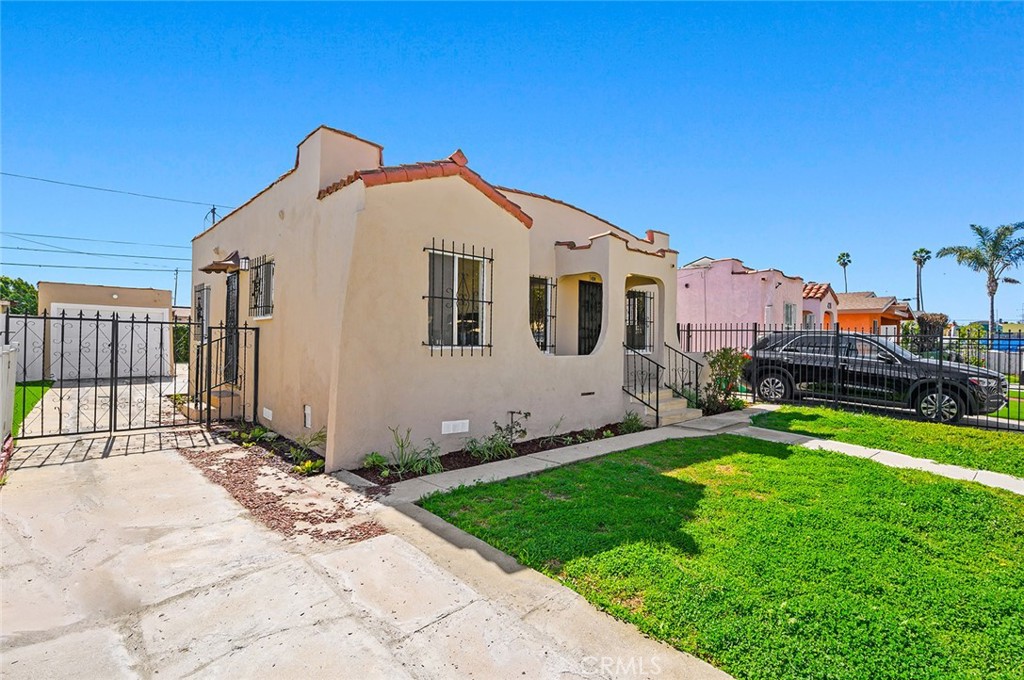 424 W 98th Street, Los Angeles, CA 90003