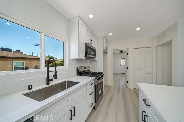 Detail Gallery Image 10 of 33 For 2757 W Rialto, Rialto,  CA 92376 - 4 Beds | 3 Baths