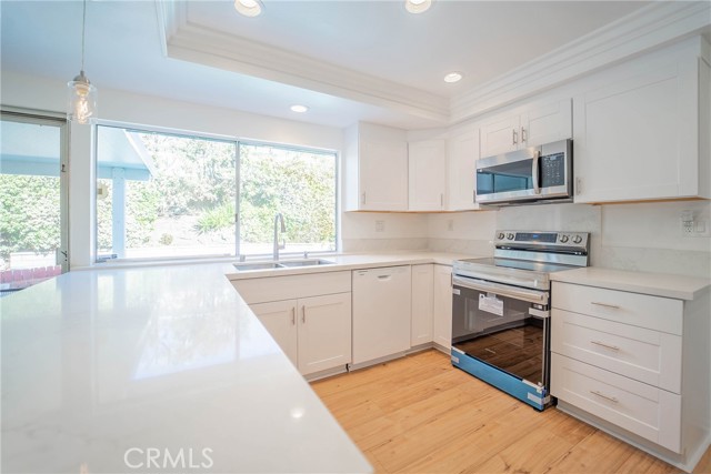 Detail Gallery Image 3 of 38 For 25401 Helena Circle, Mission Viejo,  CA 92691 - 5 Beds | 3 Baths