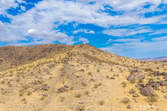 67859 Valle Vista Road, 29 Palms CA: https://media.crmls.org/medias/c8bb4e5a-9df8-4555-a78a-5152e93d65b5.jpg