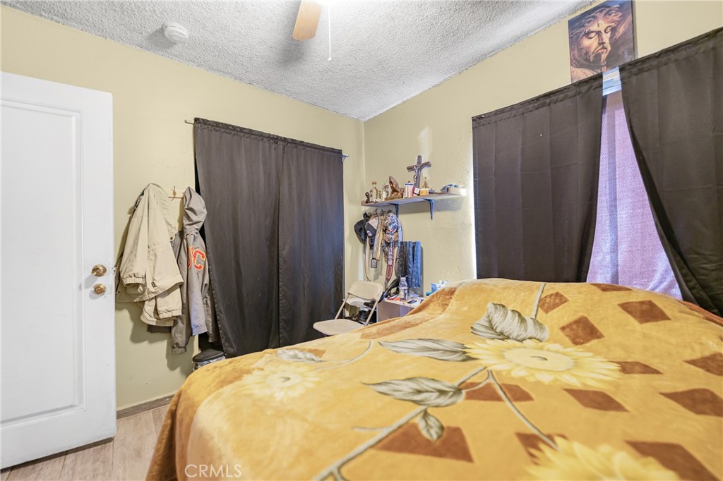 https://media.crmls.org/medias/c8bb5b24-d23b-4609-9812-2448770acfd9.jpg?preset=X-Large