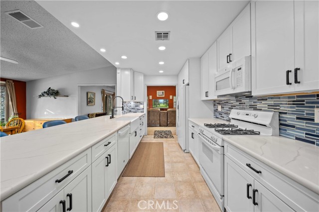 802 Duval Street, La Verne CA: https://media.crmls.org/medias/c8bb8610-bd37-4ba1-ae68-d417c3219c6f.jpg