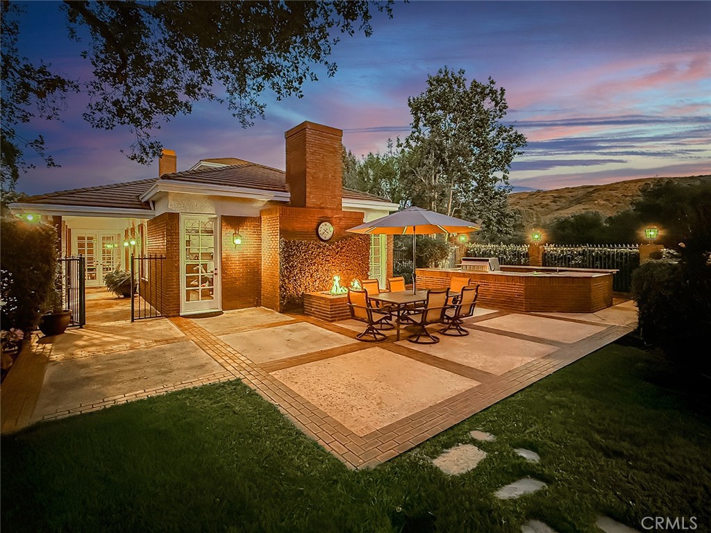 https://media.crmls.org/medias/c8bc1878-f873-421c-b3de-13ba9d4d869d.jpg?preset=X-Large