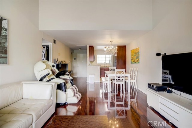 5520 Owensmouth Avenue, 315 photo 5