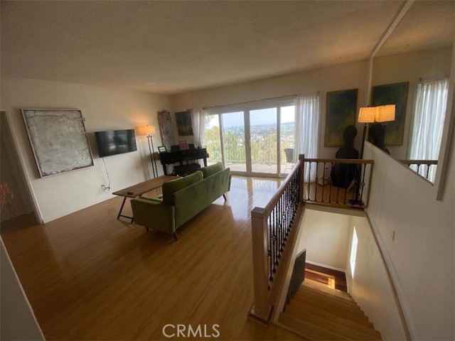 4940 La Calandria Way, Los Angeles CA: https://media.crmls.org/medias/c8bcd3d2-24d5-4a3d-86bf-ef4e14a6d3ef.jpg