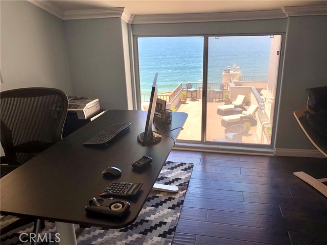 555 Esplanade, Redondo Beach CA: https://media.crmls.org/medias/c8bd299b-04ad-48ed-b88b-e02ce1c15900.jpg