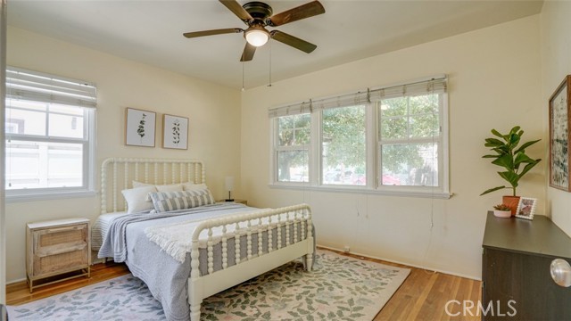 525 N Mariposa Street, Burbank CA: https://media.crmls.org/medias/c8bd44cb-cde0-4b98-b83e-058d6615fb66.jpg