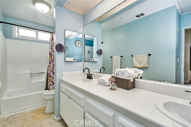Detail Gallery Image 16 of 37 For 2025 Artesia Bld #G,  Torrance,  CA 90504 - 2 Beds | 2 Baths