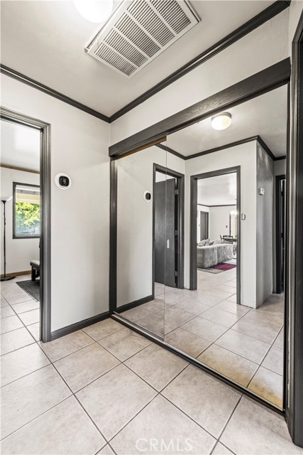 Detail Gallery Image 3 of 13 For 5956 York Glen Way, Sacramento,  CA 95842 - 3 Beds | 1 Baths