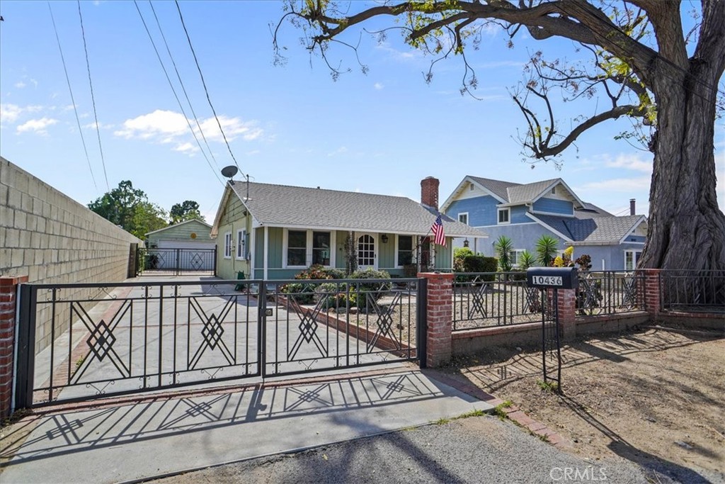 10436 LA TUNA CANYON Road